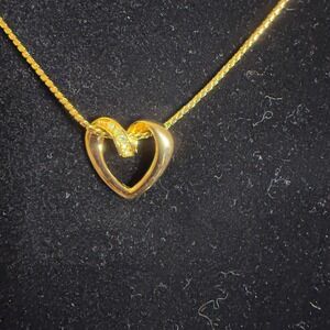 Vintage 1984 Avon Goldtone Florentine Chain Rhinestone Heart Necklace 20" Boxed